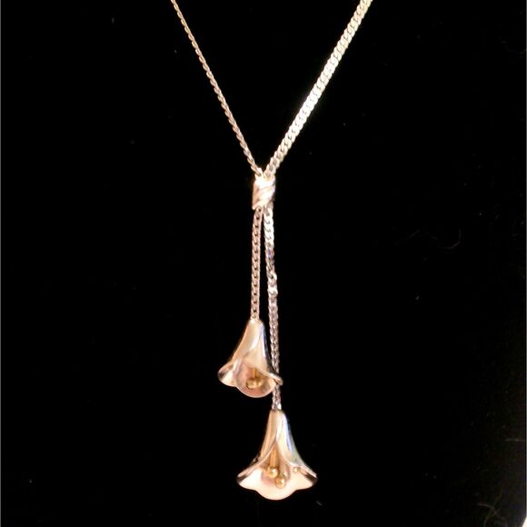 Vintage Avon Calla Lilly Silver Tone Y Drop Necklace - Picture 1 of 6